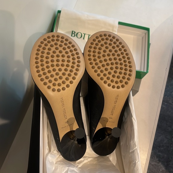 NIB BOTTEGA VENETA DOT SOCK COCKTAIL STRETCH LEATHER 3.5” HEEL MULES. 39/8.5 - Picture 7 of 8